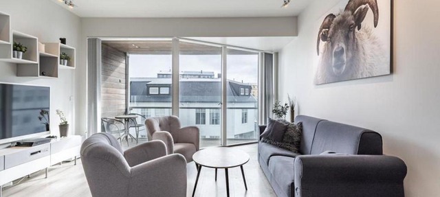 Venture Vacation-King bed, central apartment with free parking