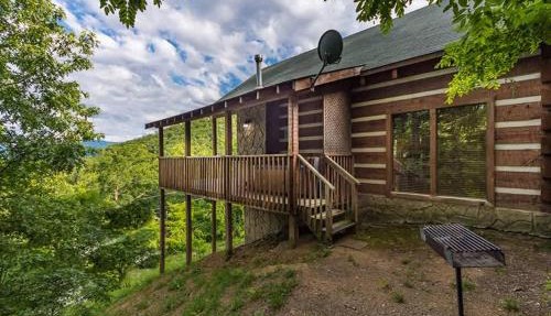 View! Private! Hot Tub,Pool Table,Fireplace,RELAX!