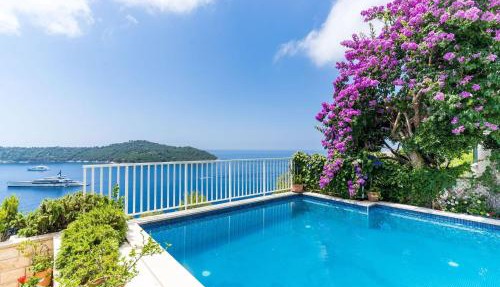 Villa Adrian - Six Bedroom Villa with Swimming pool and Sea View