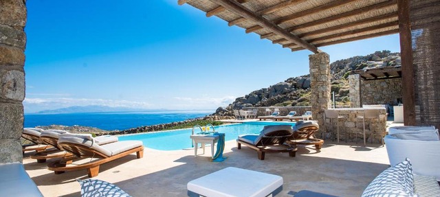 Villa Amallini, Luxe Infinity Pool