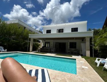 Villa Antonia Spectacular Private Stay with Pool, Just Steps from the Beach, Housekeeping & Kitchen in Exclusive Gated Community
