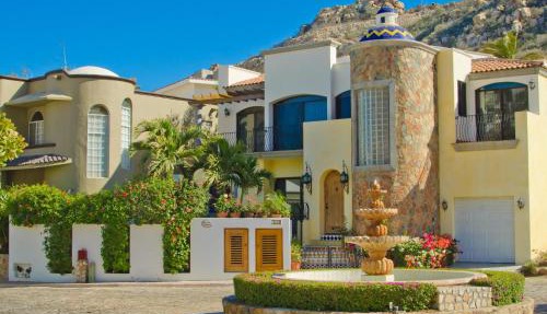 Villa de Tres Hermanas by Cabo Villas