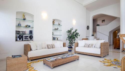 Villa dei Limoni con terrazza e discesa a mare