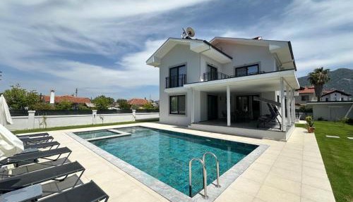 Villa's Tomris