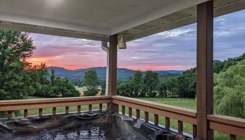 Wears Valley Farmhouse with lovely views, hot tub and fire pit