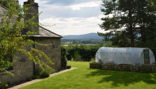 Wester Curr Cottage - Luxury 5-Star Cottage with Private Pool & Hot Tub