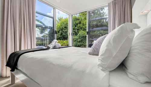 Westmere Wonder l Gorgeous 3 Bed Home inc View