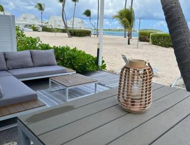 White Sand, Splendid 1 bedroom beachfront, Nettle Bay Beach Club