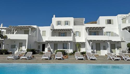 Yakinthos Suites