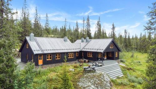 Your Ideal Getaway Awaits in This Charming Cabin Retreat